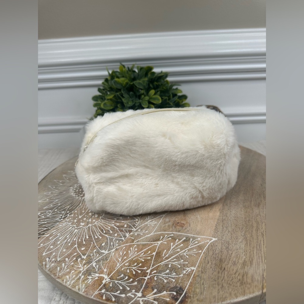 Cream Faux Fur Cosmetic Bag Plush Travel Makeup Toiletry Pouch Zippered Case